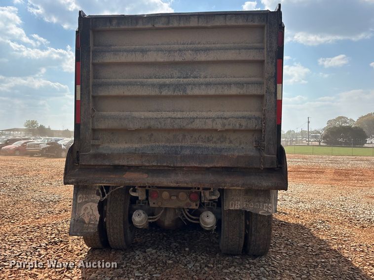 image for item YA2857 2004 Kenworth T800 dump truck