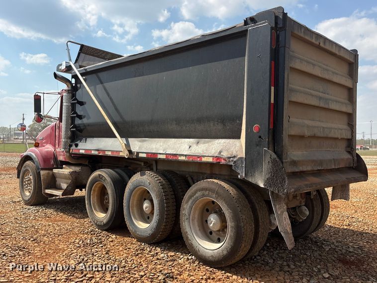 image for item YA2857 2004 Kenworth T800 dump truck