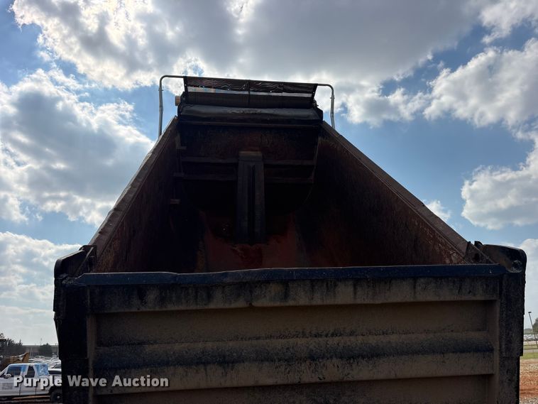 image for item YA2857 2004 Kenworth T800 dump truck