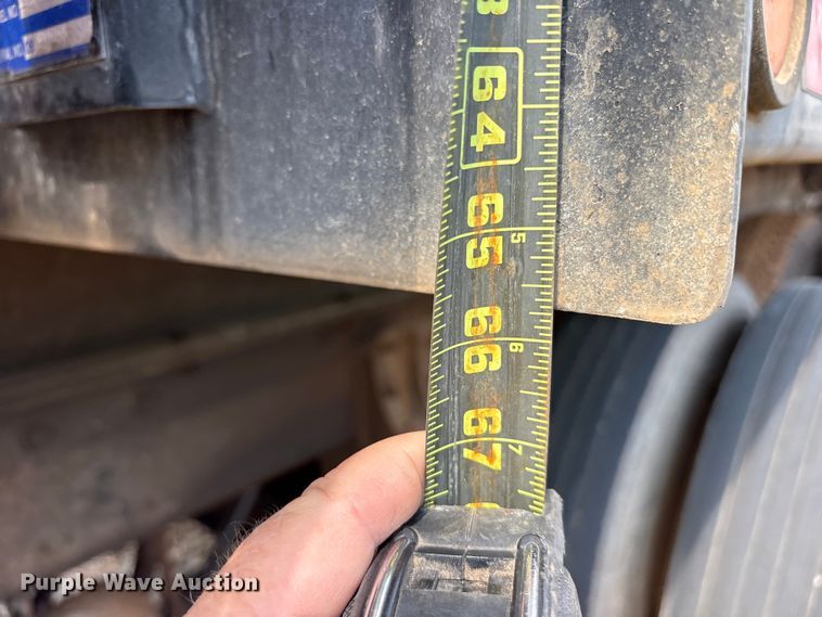 image for item YA2857 2004 Kenworth T800 dump truck