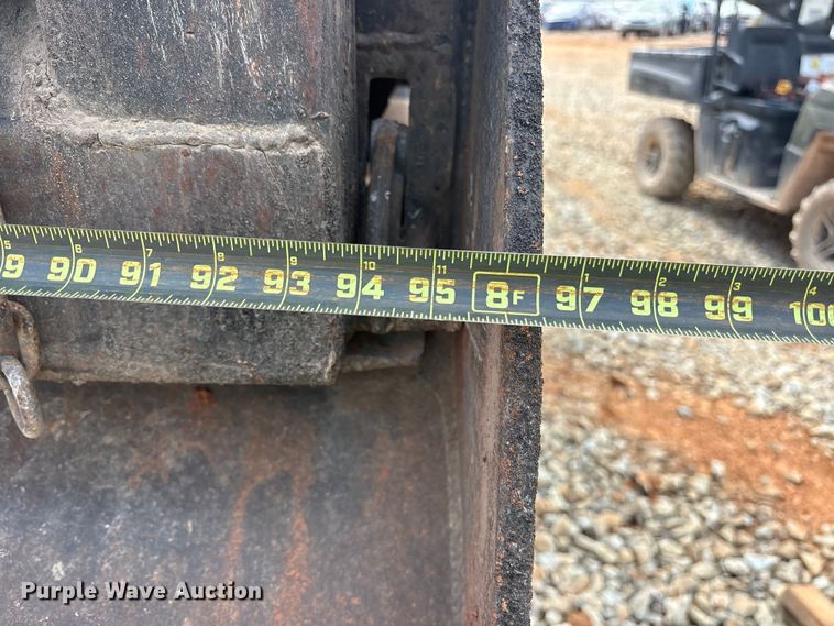 image for item YA2857 2004 Kenworth T800 dump truck