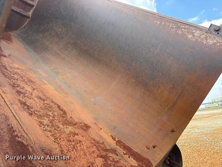 image for item YA2857 2004 Kenworth T800 dump truck