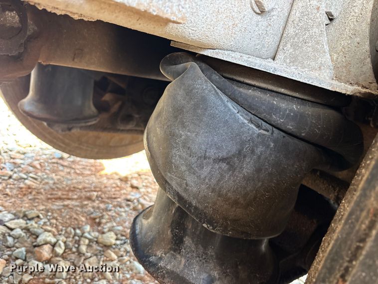 image for item YA2857 2004 Kenworth T800 dump truck