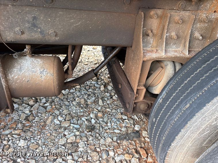 image for item YA2857 2004 Kenworth T800 dump truck