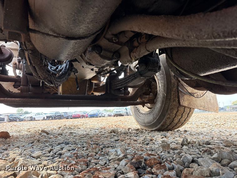 image for item YA2857 2004 Kenworth T800 dump truck
