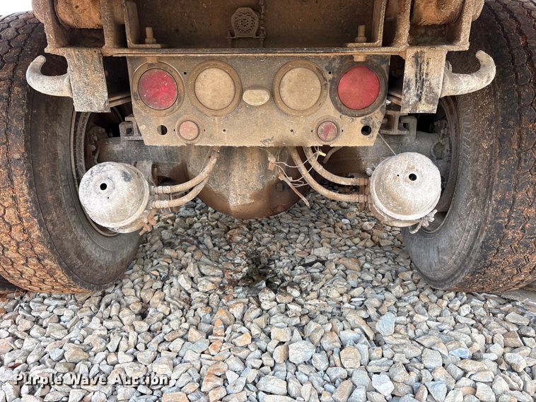 image for item YA2857 2004 Kenworth T800 dump truck