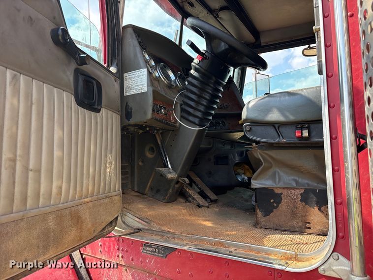 image for item YA2857 2004 Kenworth T800 dump truck