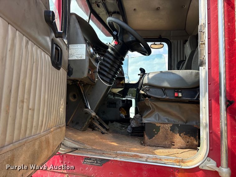 image for item YA2857 2004 Kenworth T800 dump truck