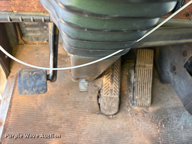 image for item YA2857 2004 Kenworth T800 dump truck