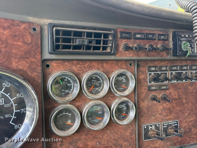 image for item YA2857 2004 Kenworth T800 dump truck