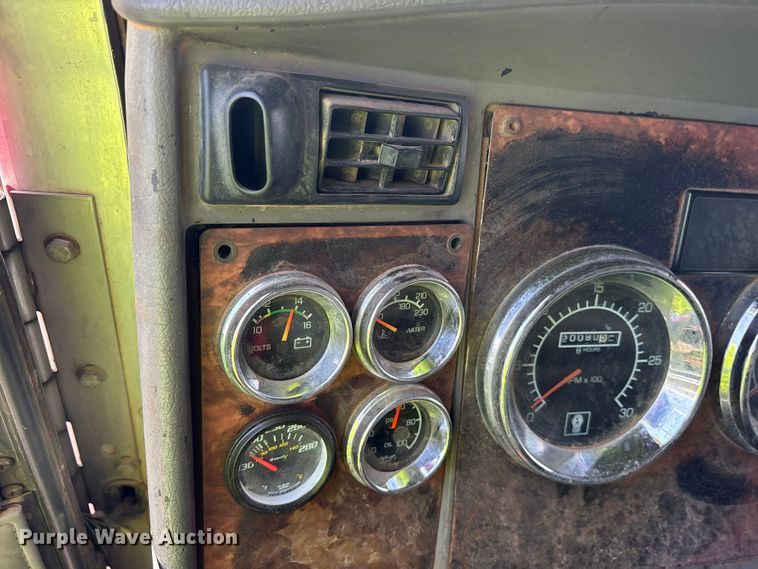 image for item YA2857 2004 Kenworth T800 dump truck