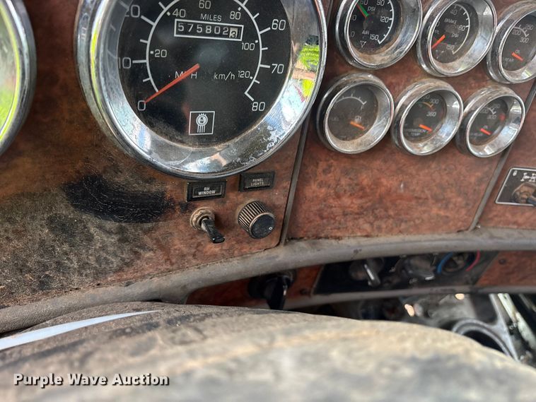 image for item YA2857 2004 Kenworth T800 dump truck