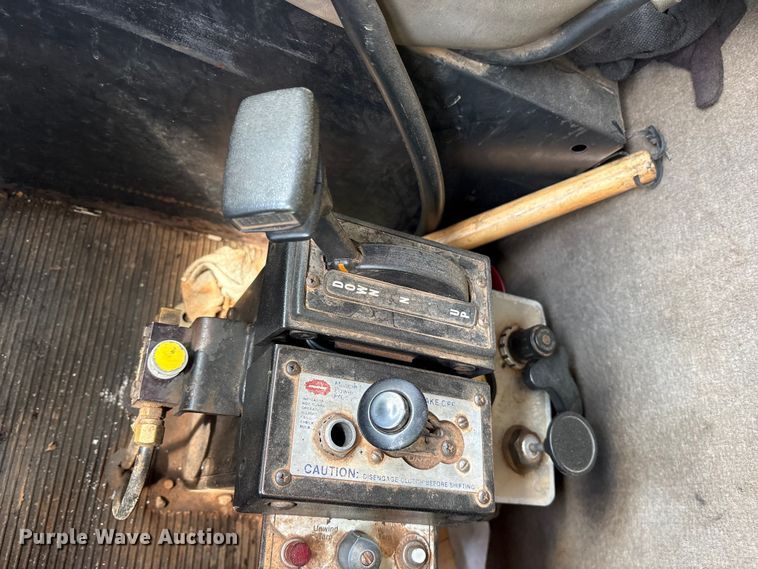 image for item YA2857 2004 Kenworth T800 dump truck