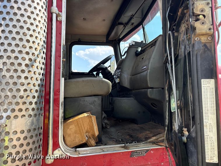 image for item YA2857 2004 Kenworth T800 dump truck