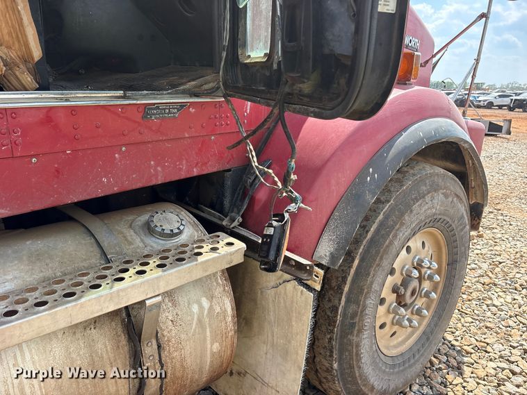 image for item YA2857 2004 Kenworth T800 dump truck