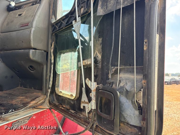 image for item YA2857 2004 Kenworth T800 dump truck