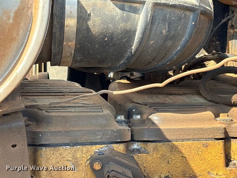 image for item YA2857 2004 Kenworth T800 dump truck
