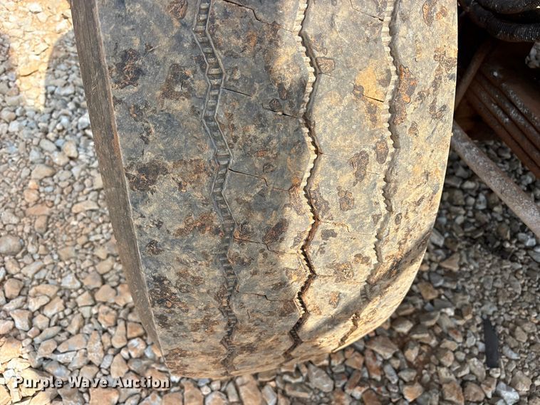 image for item YA2857 2004 Kenworth T800 dump truck