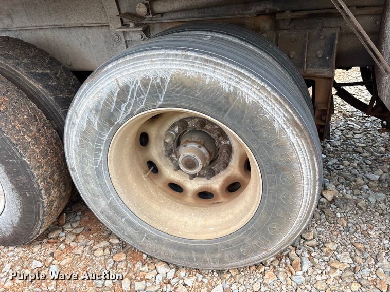 image for item YA2857 2004 Kenworth T800 dump truck