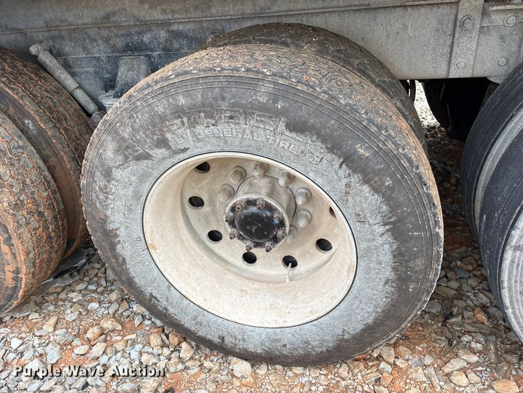 image for item YA2857 2004 Kenworth T800 dump truck