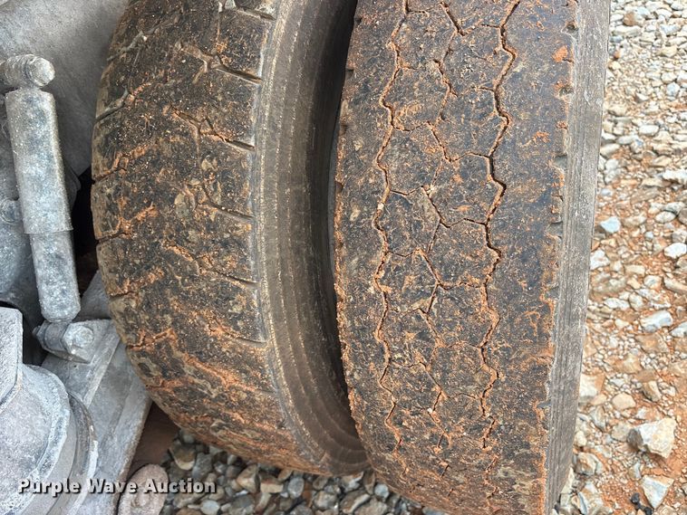 image for item YA2857 2004 Kenworth T800 dump truck