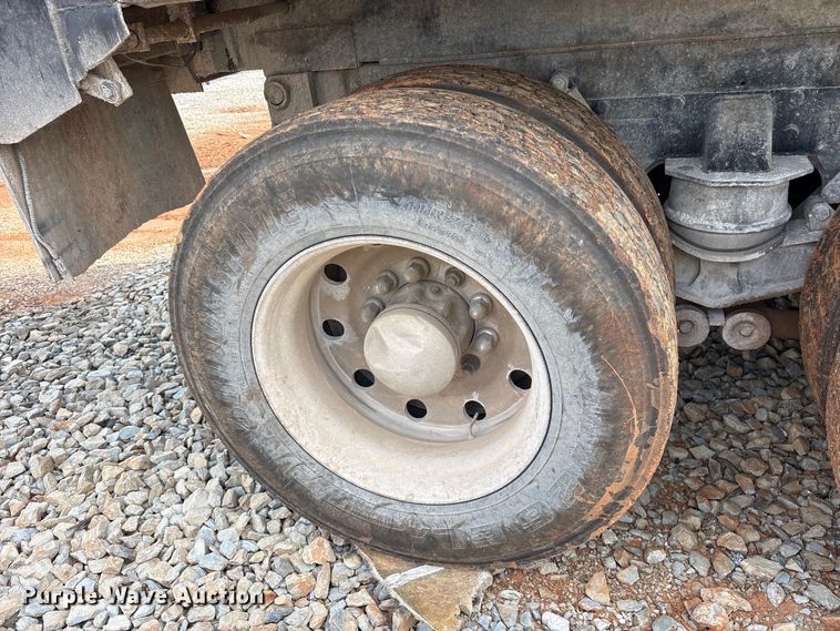 image for item YA2857 2004 Kenworth T800 dump truck