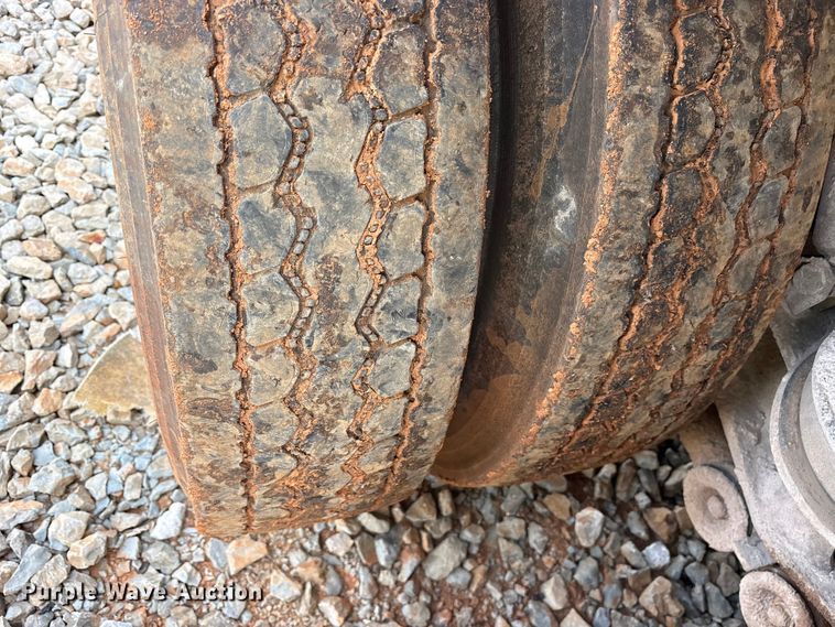 image for item YA2857 2004 Kenworth T800 dump truck