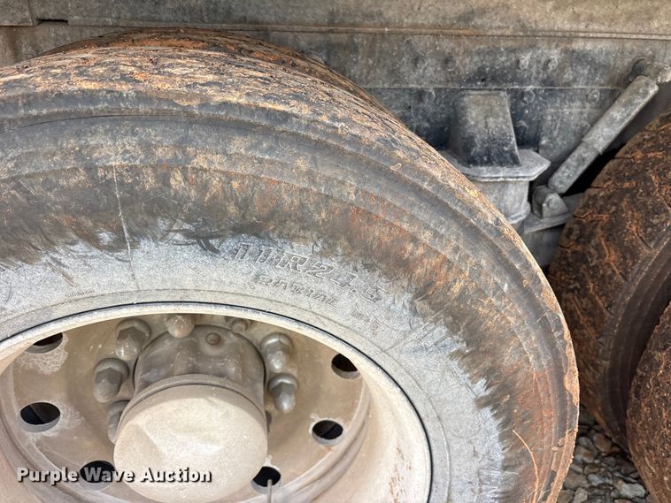 image for item YA2857 2004 Kenworth T800 dump truck