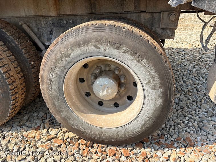 image for item YA2857 2004 Kenworth T800 dump truck