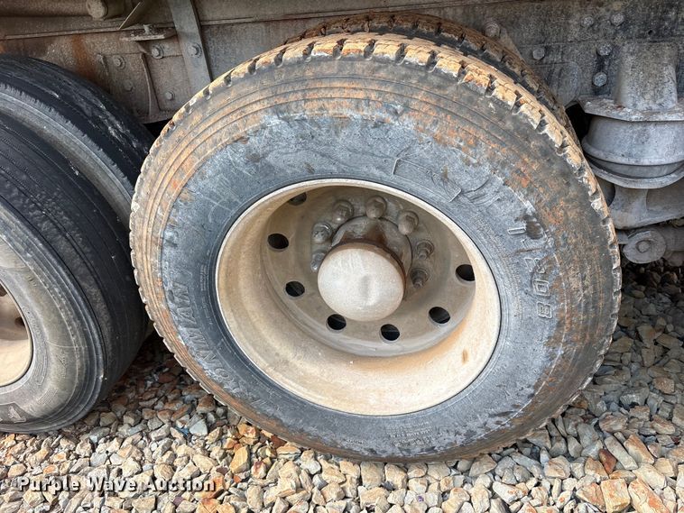image for item YA2857 2004 Kenworth T800 dump truck