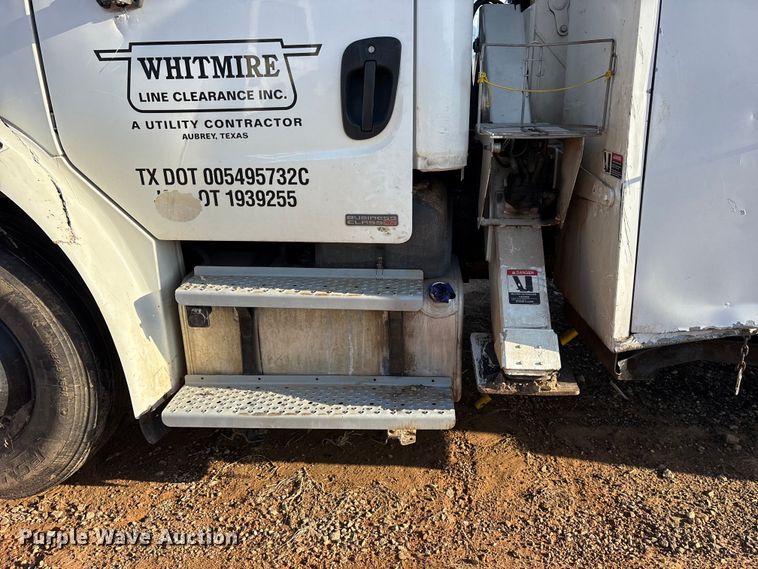 image for item YA2864 2011 Freightliner Business Class M2 forestry bucket truck