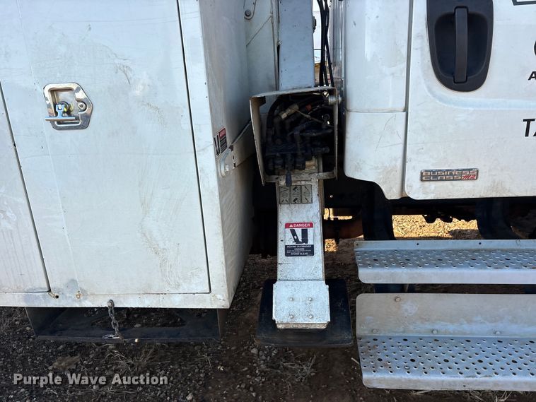 image for item YA2864 2011 Freightliner Business Class M2 forestry bucket truck