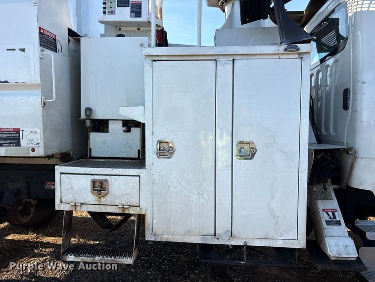 image for item YA2864 2011 Freightliner Business Class M2 forestry bucket truck