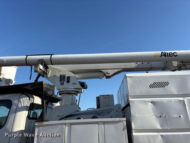 image for item YA2864 2011 Freightliner Business Class M2 forestry bucket truck
