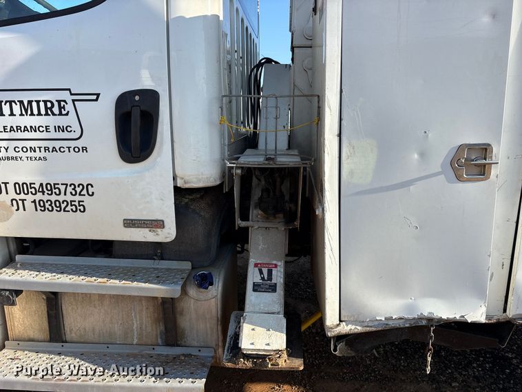 image for item YA2864 2011 Freightliner Business Class M2 forestry bucket truck
