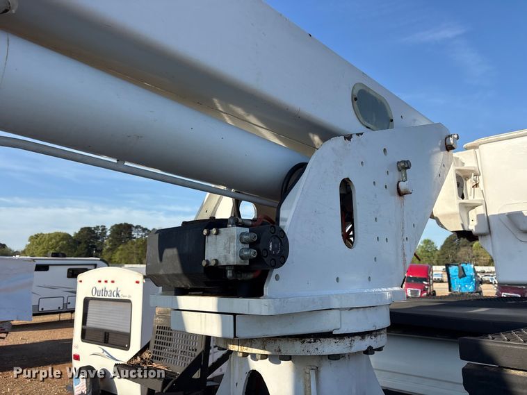 image for item YA2864 2011 Freightliner Business Class M2 forestry bucket truck