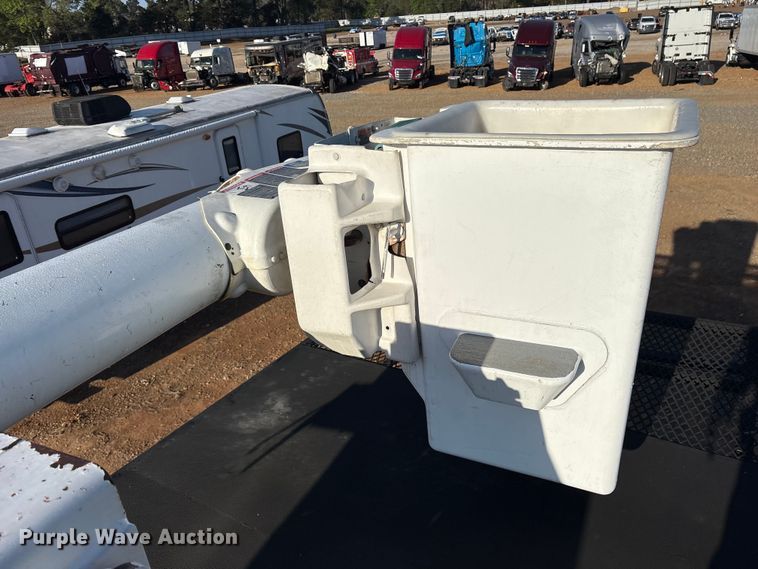 image for item YA2864 2011 Freightliner Business Class M2 forestry bucket truck