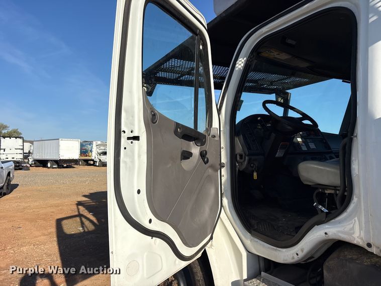 image for item YA2864 2011 Freightliner Business Class M2 forestry bucket truck