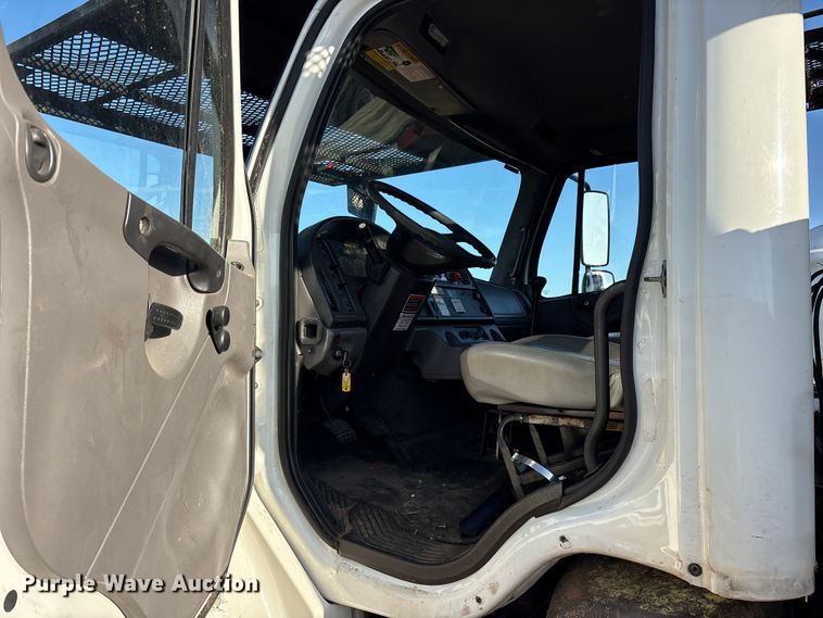 image for item YA2864 2011 Freightliner Business Class M2 forestry bucket truck