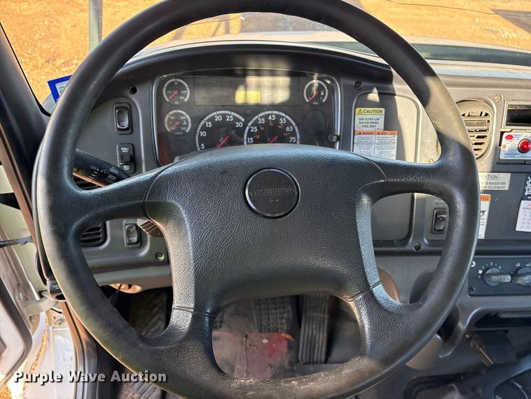 image for item YA2864 2011 Freightliner Business Class M2 forestry bucket truck