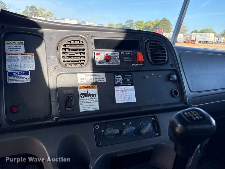 image for item YA2864 2011 Freightliner Business Class M2 forestry bucket truck