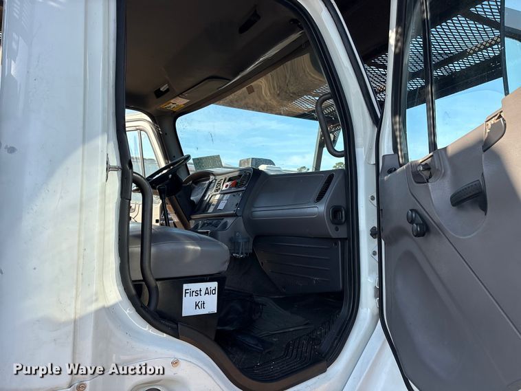 image for item YA2864 2011 Freightliner Business Class M2 forestry bucket truck