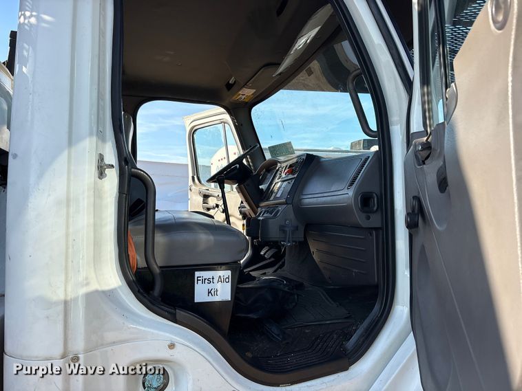 image for item YA2864 2011 Freightliner Business Class M2 forestry bucket truck