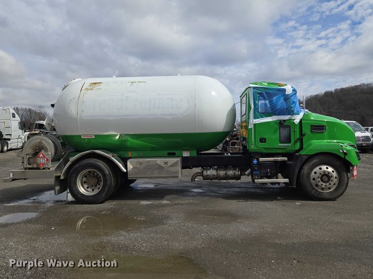 image for item YA2884 2023 Mack MD propane delivery truck
