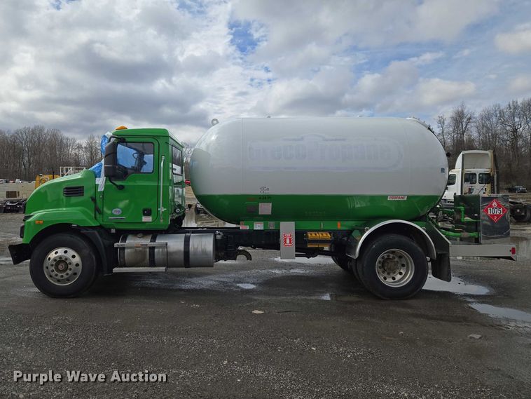 image for item YA2884 2023 Mack MD propane delivery truck