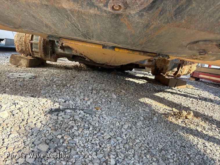 image for item YA3033 2010 Komatsu HM400-2 articulated haul truck