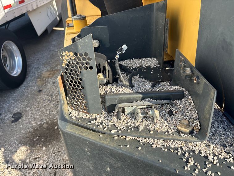 image for item YA3033 2010 Komatsu HM400-2 articulated haul truck