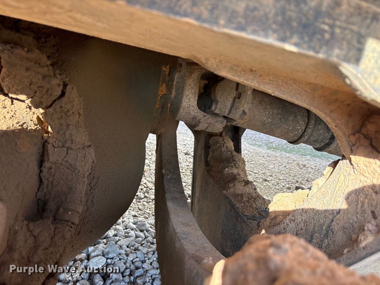 image for item YA3033 2010 Komatsu HM400-2 articulated haul truck