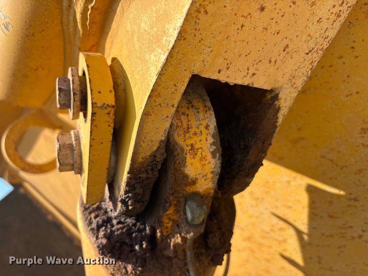 image for item YA3033 2010 Komatsu HM400-2 articulated haul truck