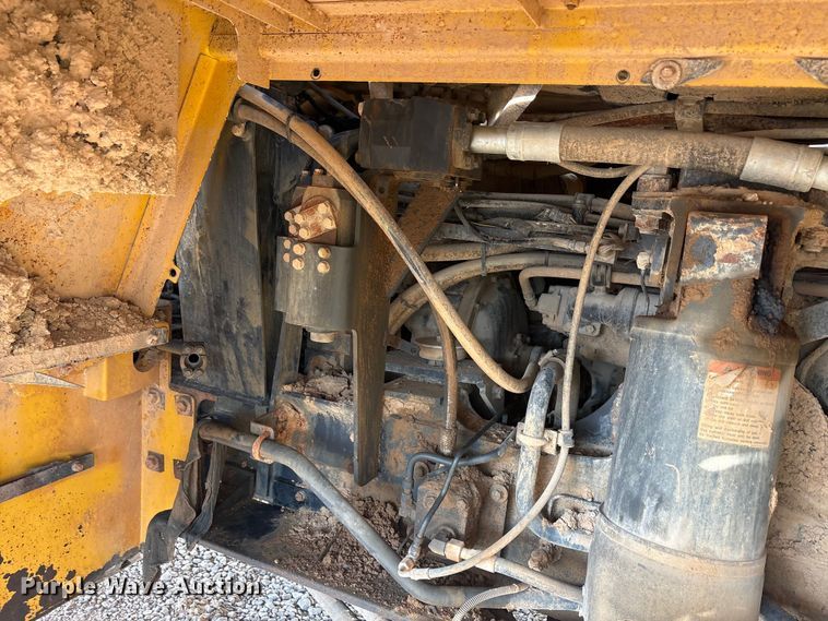 image for item YA3033 2010 Komatsu HM400-2 articulated haul truck